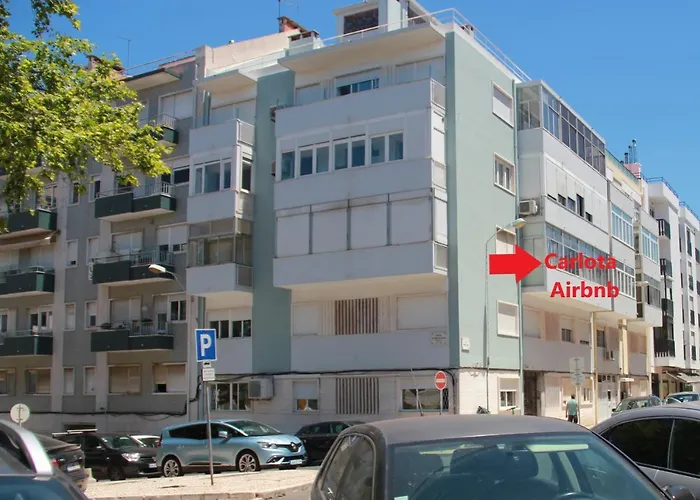 Familiar Em Zona Histórica De